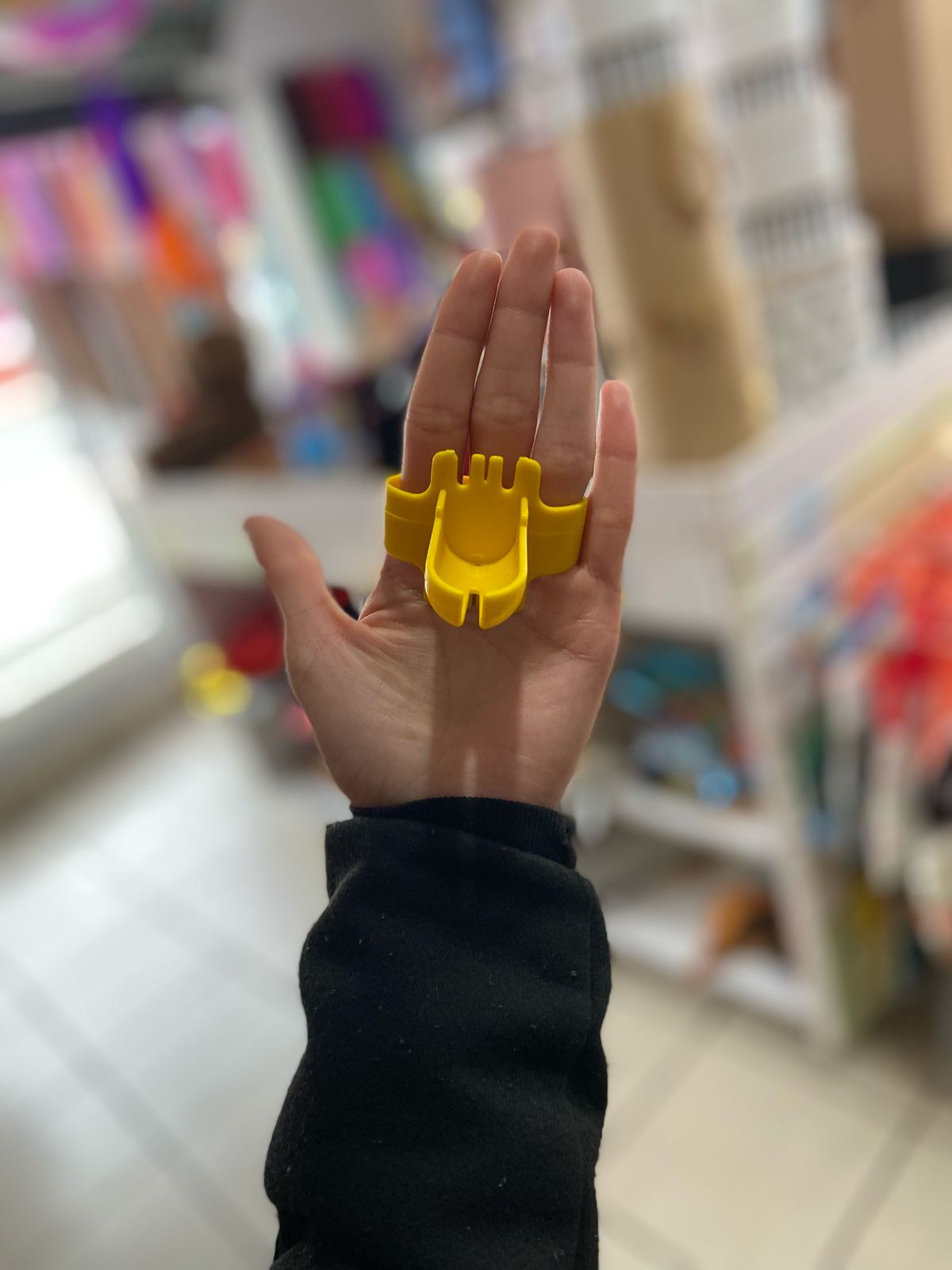 FACILITADOR AMARRE DE GLOBOS CON NUDO